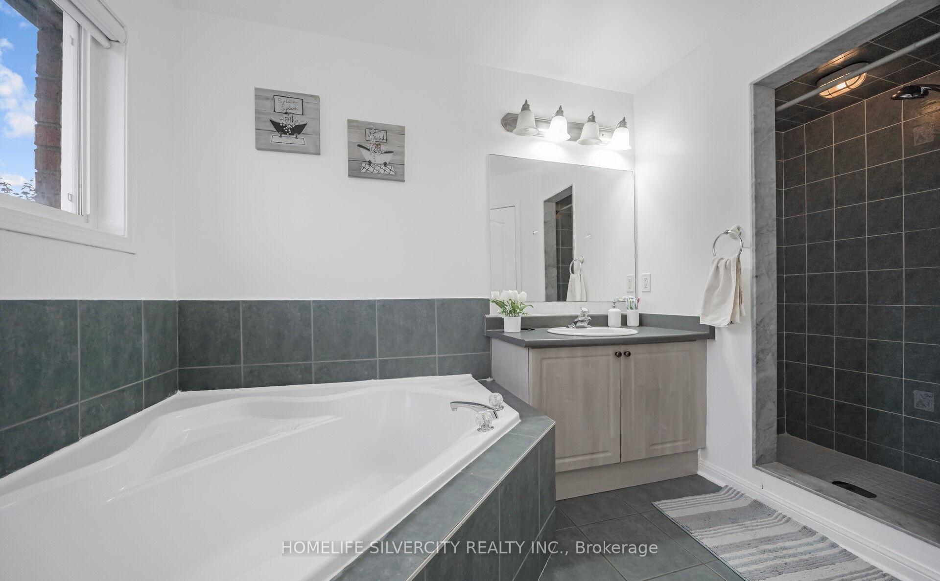Photo 32 of 56 Cadillac Crescent S, Brampton, Fletcher's Meadow — HOMEH