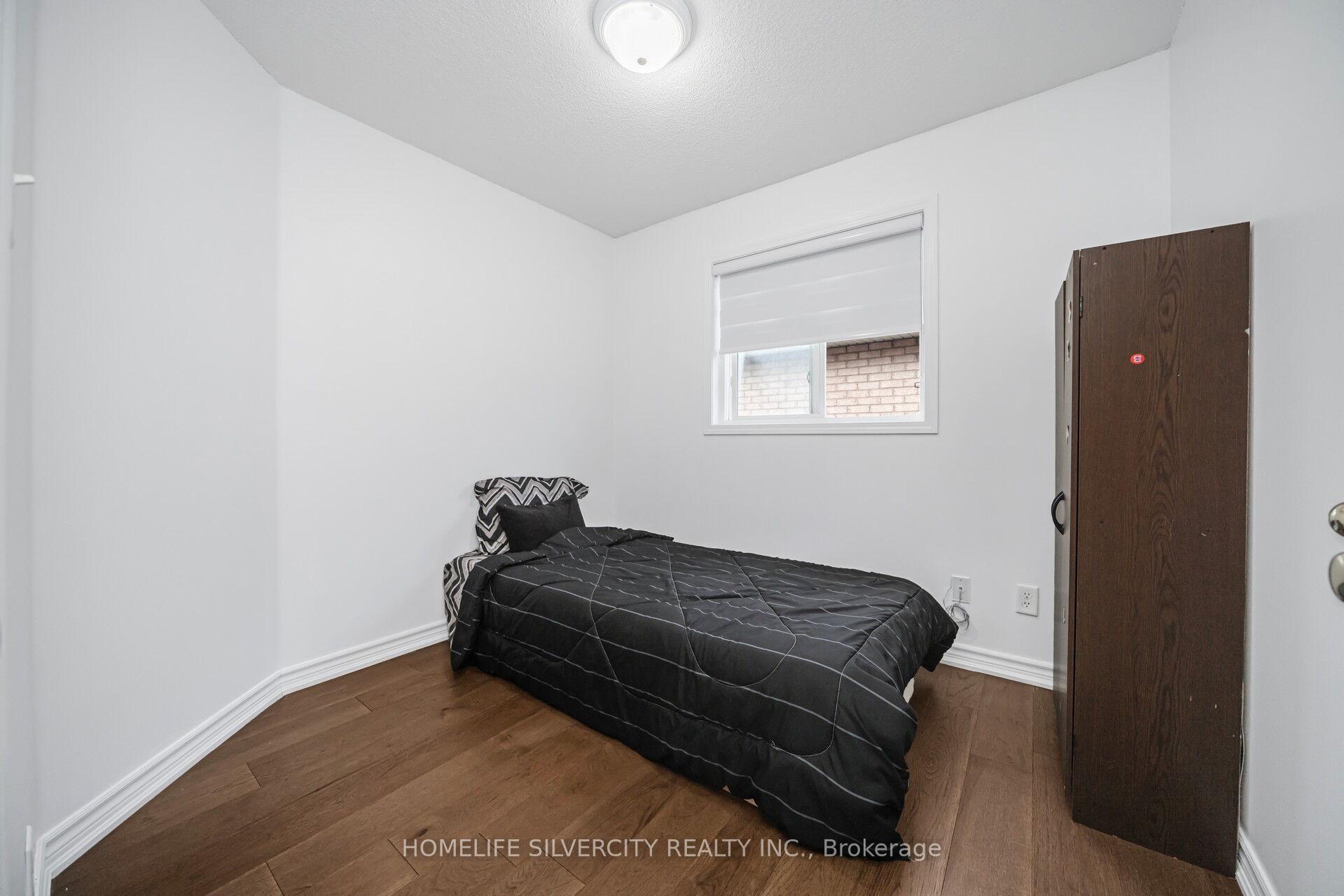 Photo 33 of 56 Cadillac Crescent S, Brampton, Fletcher's Meadow — HOMEH