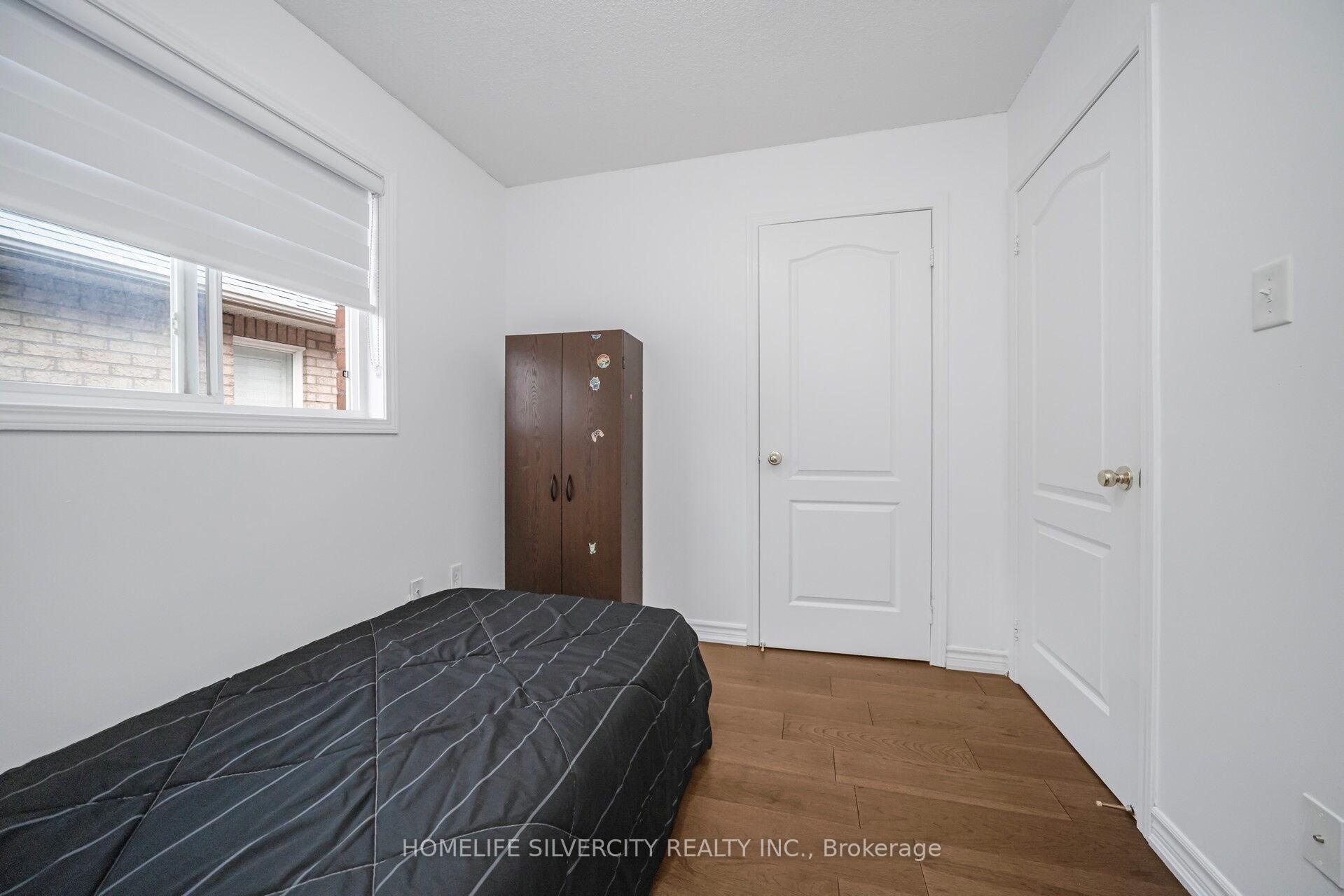 Photo 34 of 56 Cadillac Crescent S, Brampton, Fletcher's Meadow — HOMEH