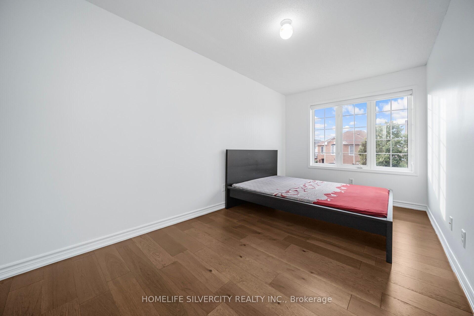Photo 35 of 56 Cadillac Crescent S, Brampton, Fletcher's Meadow — HOMEH