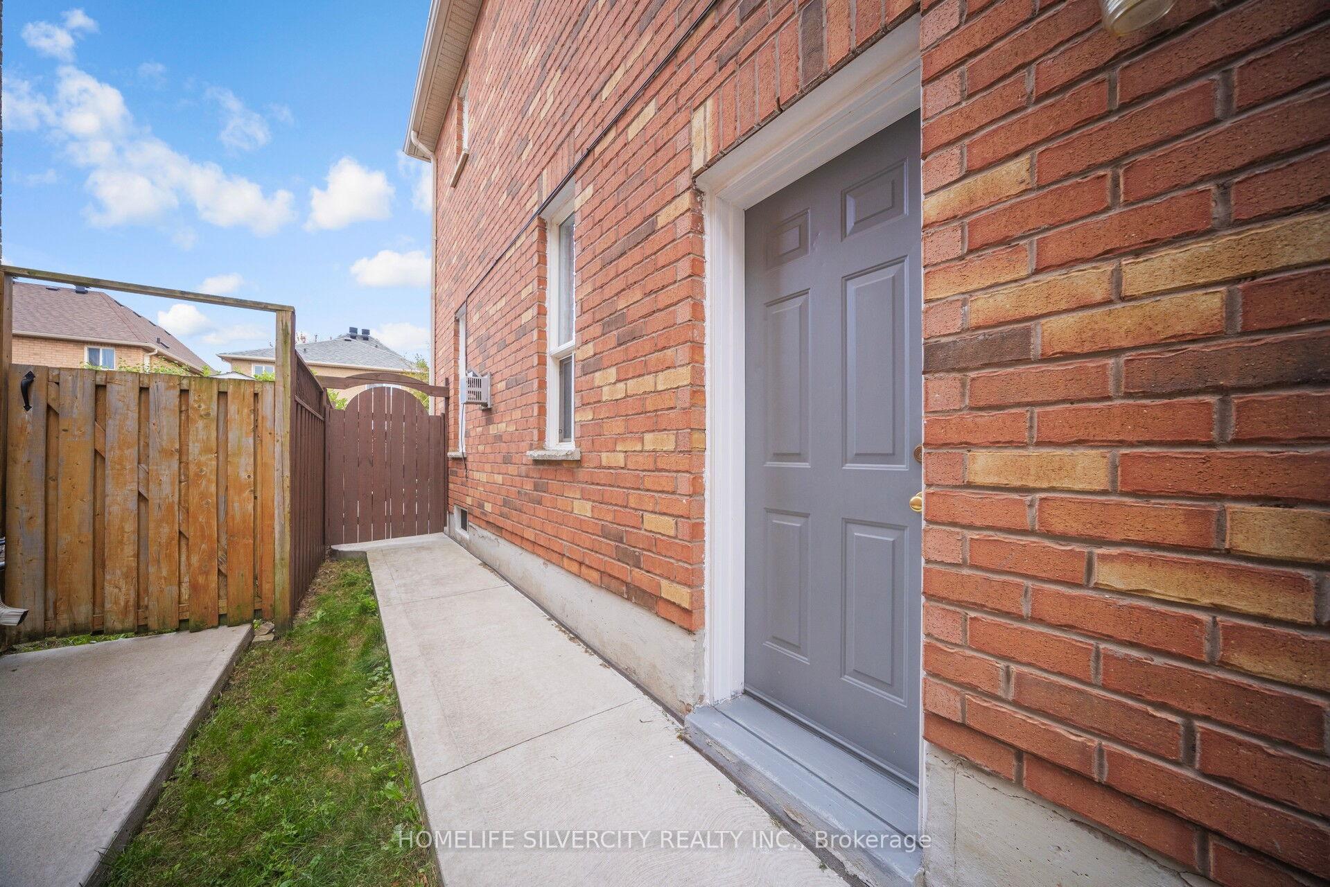 Photo 45 of 56 Cadillac Crescent S, Brampton, Fletcher's Meadow — HOMEH