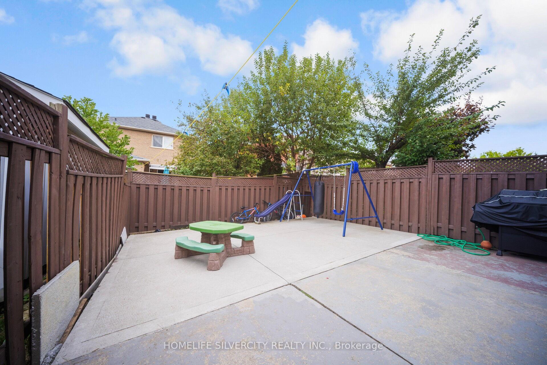 Photo 46 of 56 Cadillac Crescent S, Brampton, Fletcher's Meadow — HOMEH