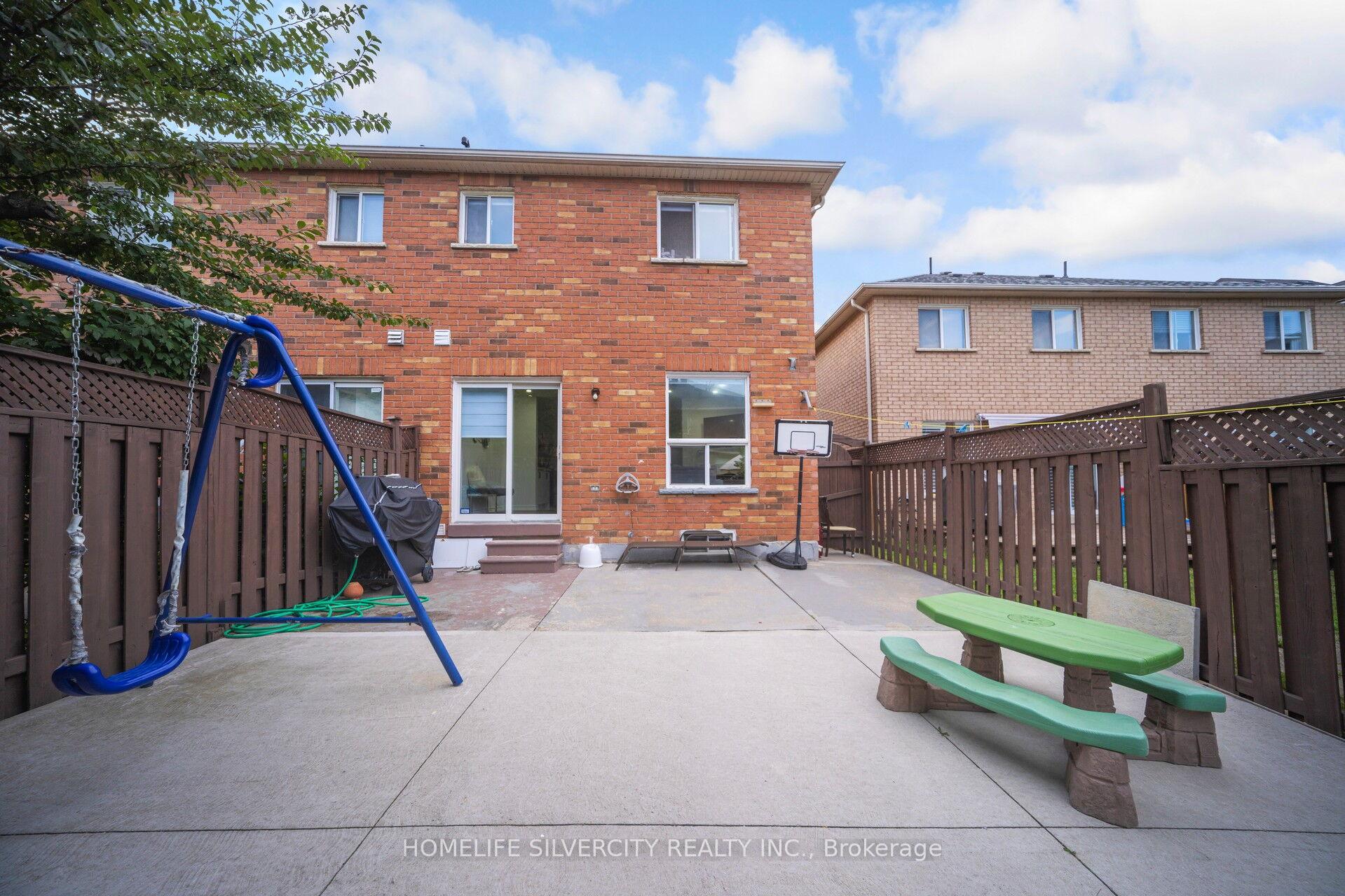 Photo 48 of 56 Cadillac Crescent S, Brampton, Fletcher's Meadow — HOMEH