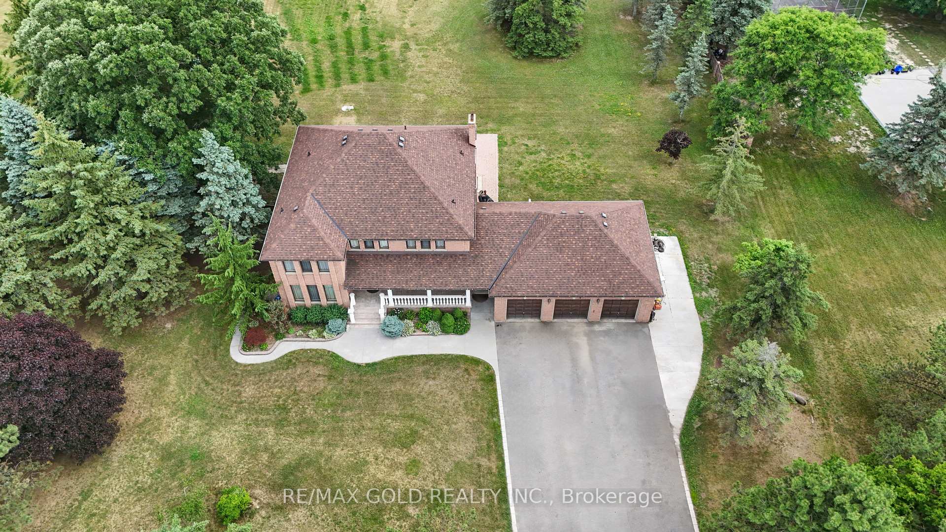 Photo 2 of 8 Ryckman Lane, Brampton, Toronto Gore Rural Estate — HOMEH
