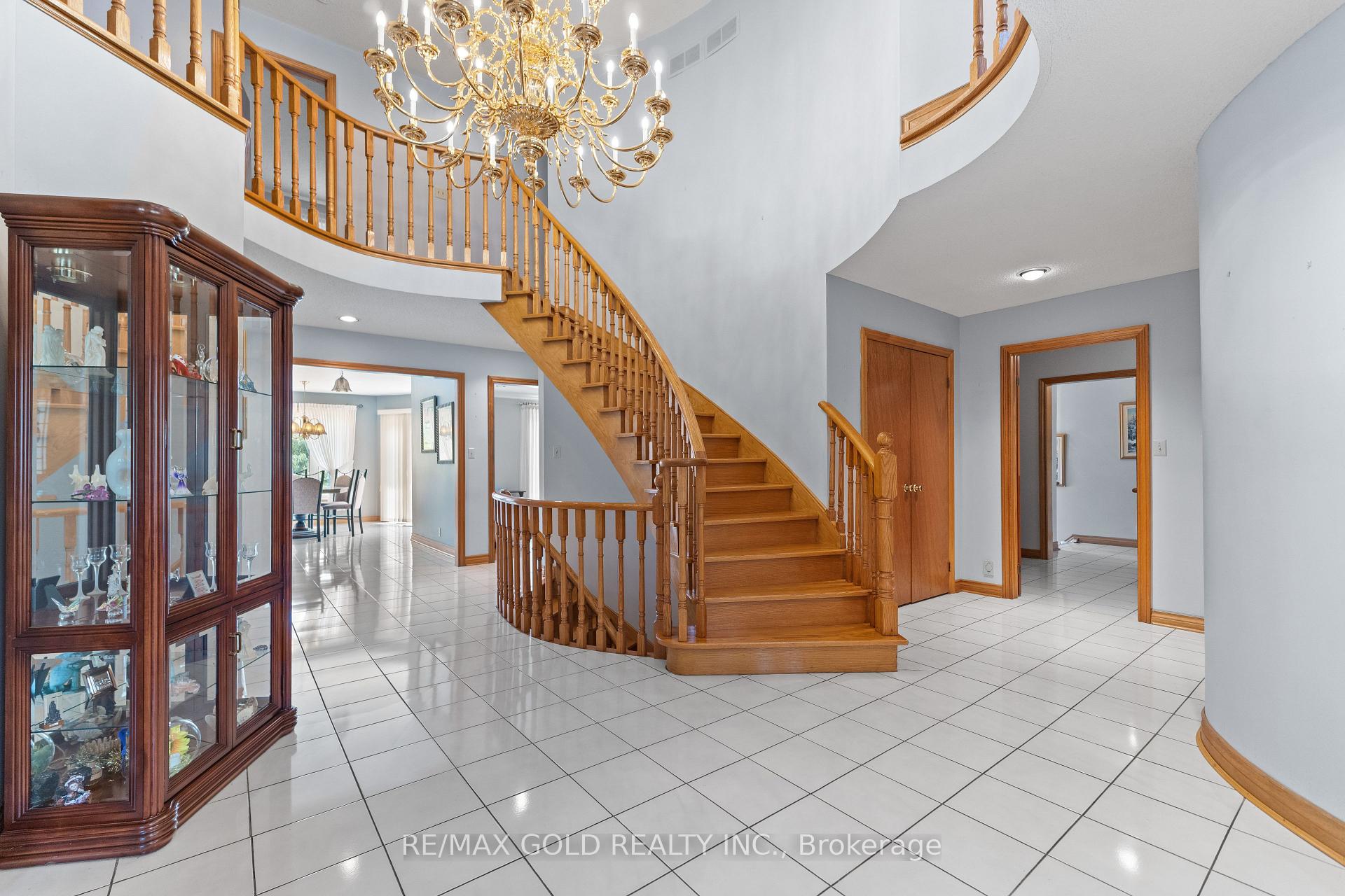 Photo 3 of 8 Ryckman Lane, Brampton, Toronto Gore Rural Estate — HOMEH