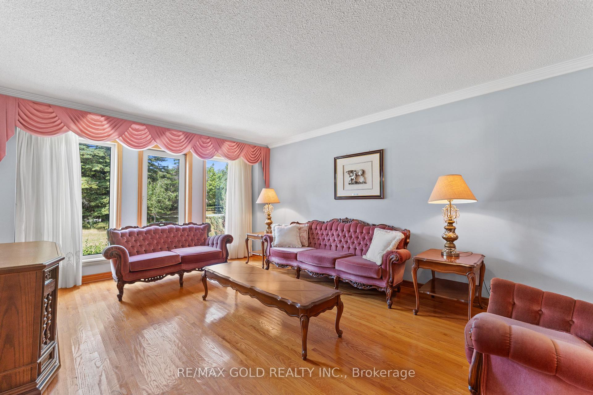 Photo 4 of 8 Ryckman Lane, Brampton, Toronto Gore Rural Estate — HOMEH