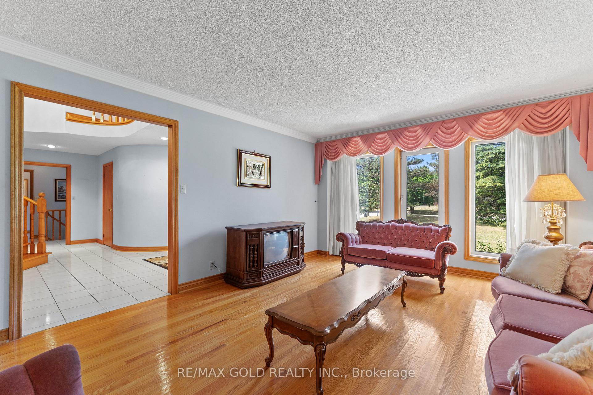Photo 5 of 8 Ryckman Lane, Brampton, Toronto Gore Rural Estate — HOMEH