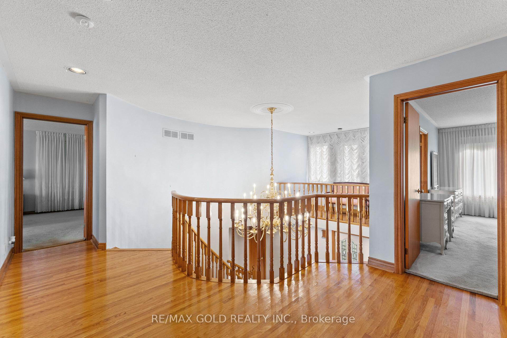 Photo 14 of 8 Ryckman Lane, Brampton, Toronto Gore Rural Estate — HOMEH