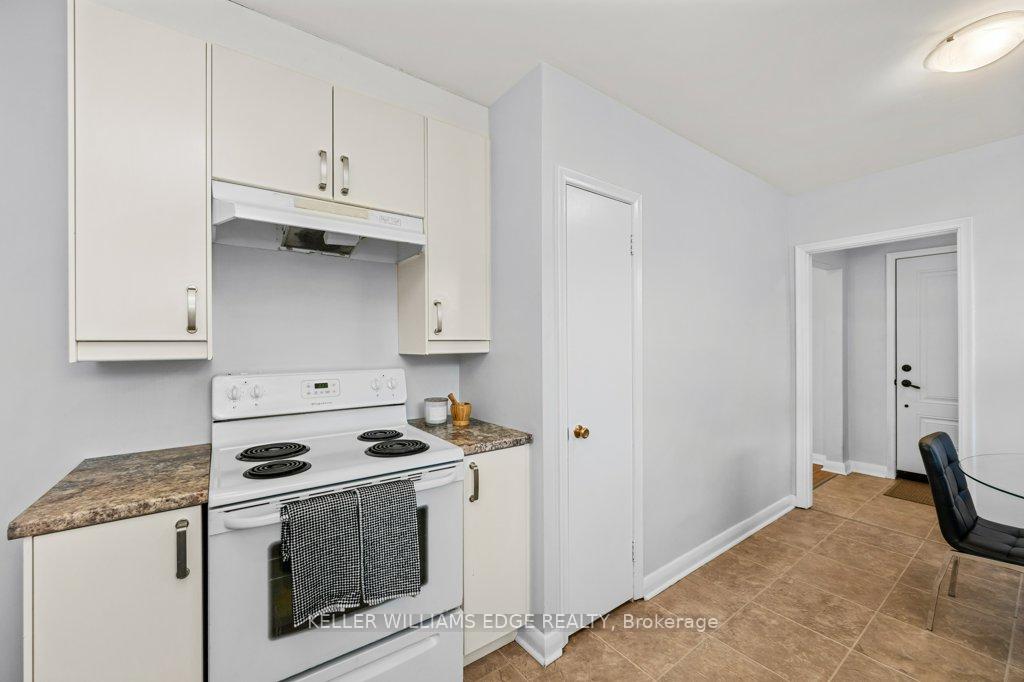 Photo 11 of 665 Drury Lane, Burlington, Brant — HOMEH