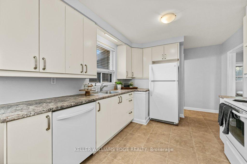 Photo 12 of 665 Drury Lane, Burlington, Brant — HOMEH