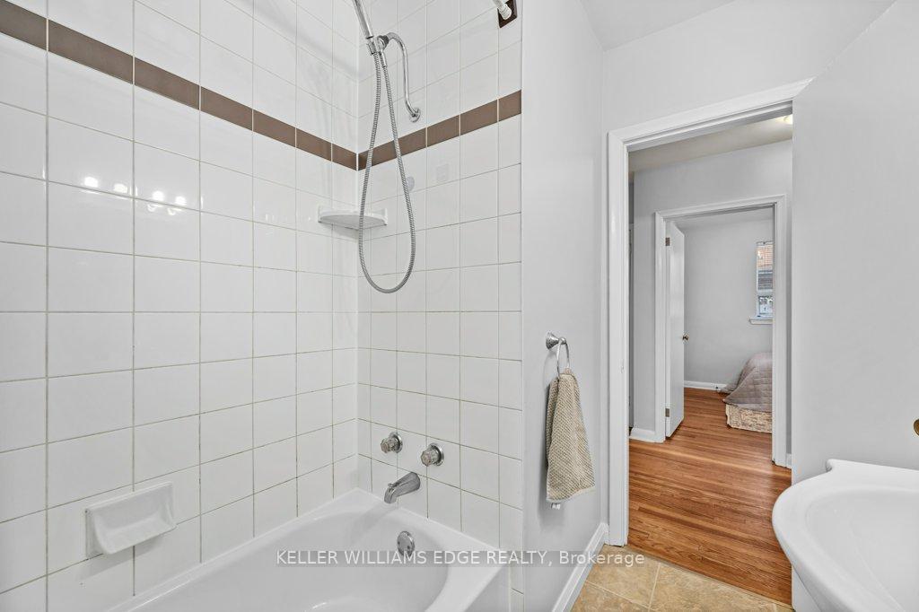 Photo 17 of 665 Drury Lane, Burlington, Brant — HOMEH