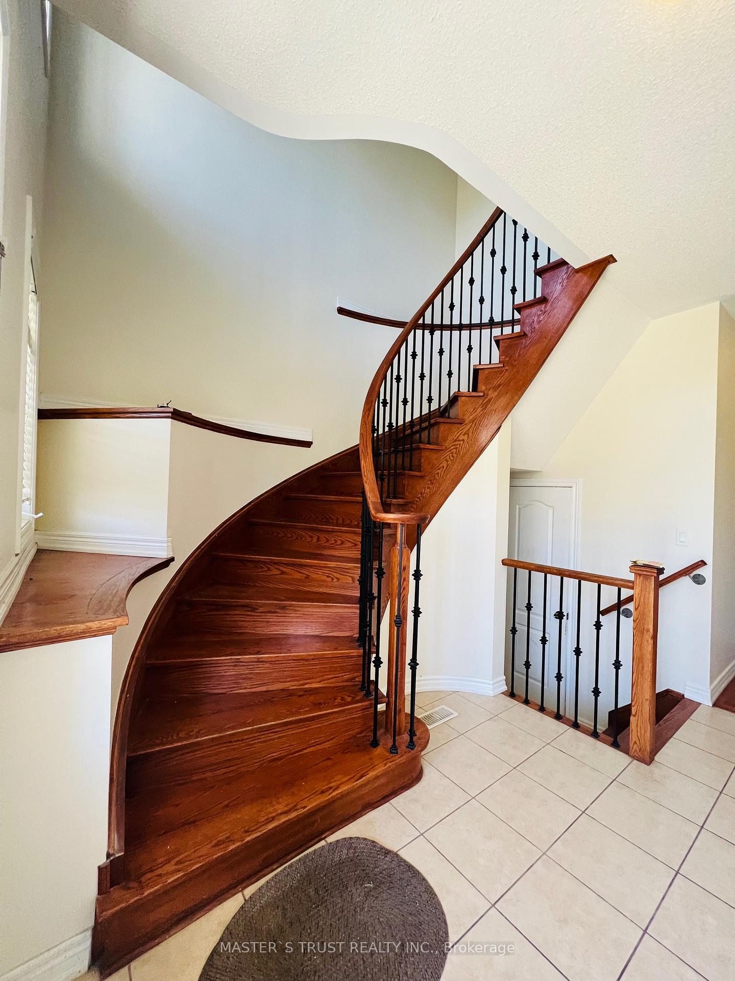 Photo 2 of 97 Ebury Drive, Brampton, Credit Valley — HOMEH