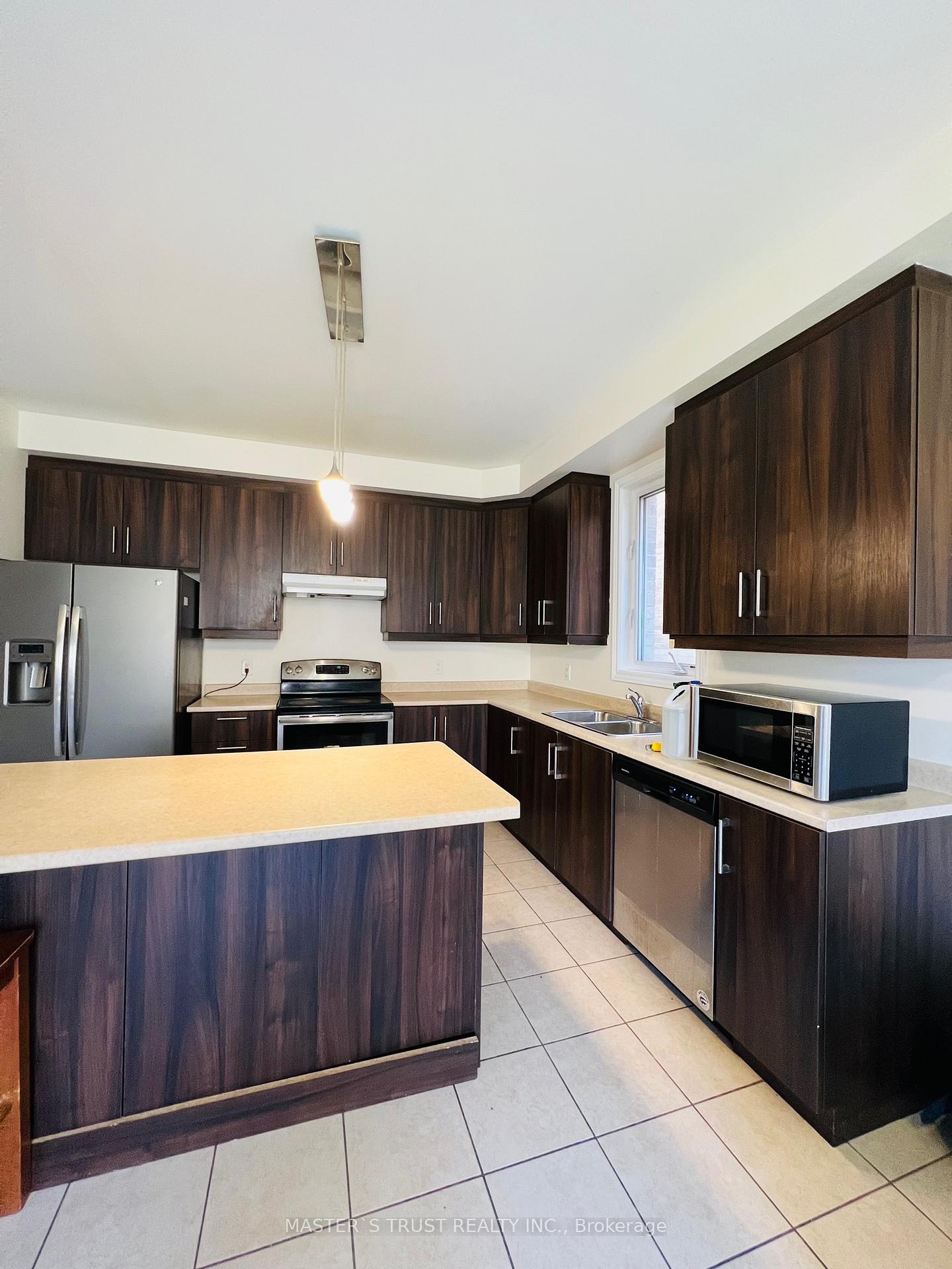 Photo 4 of 97 Ebury Drive, Brampton, Credit Valley — HOMEH