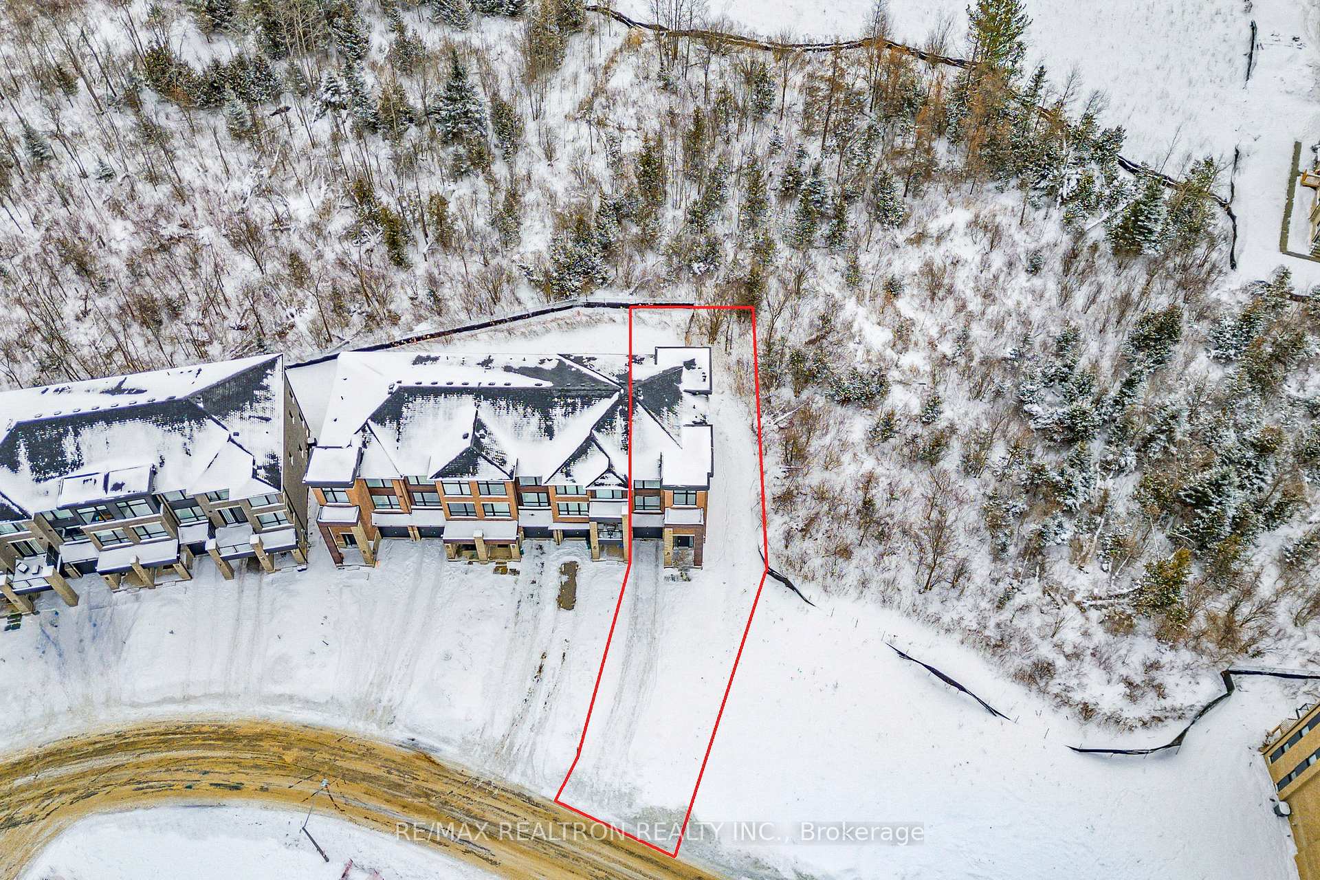 Photo 2 of 38 Blue Forest Crescent, Barrie, Innis-Shore — HOMEH