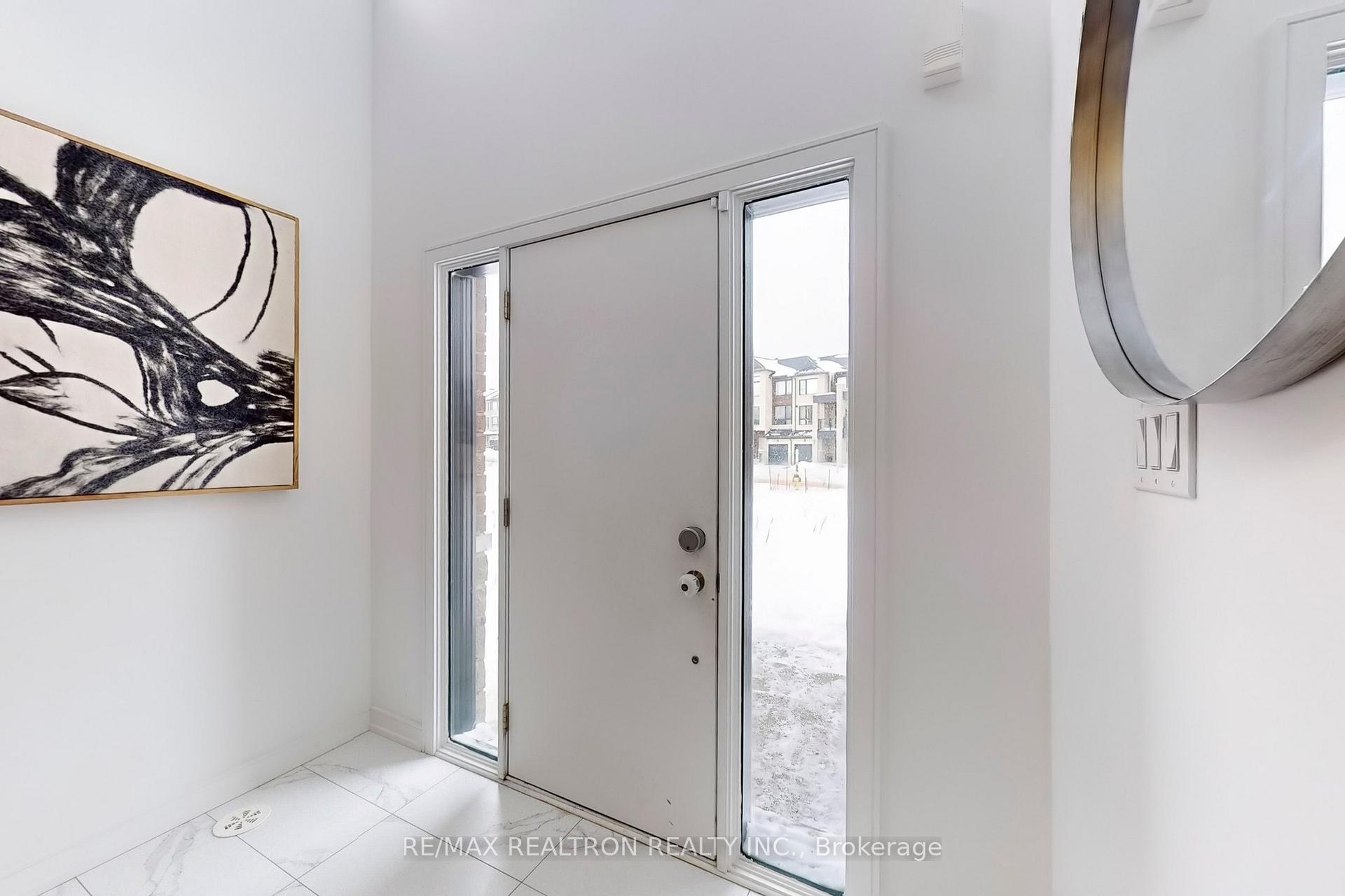 Photo 5 of 38 Blue Forest Crescent, Barrie, Innis-Shore — HOMEH