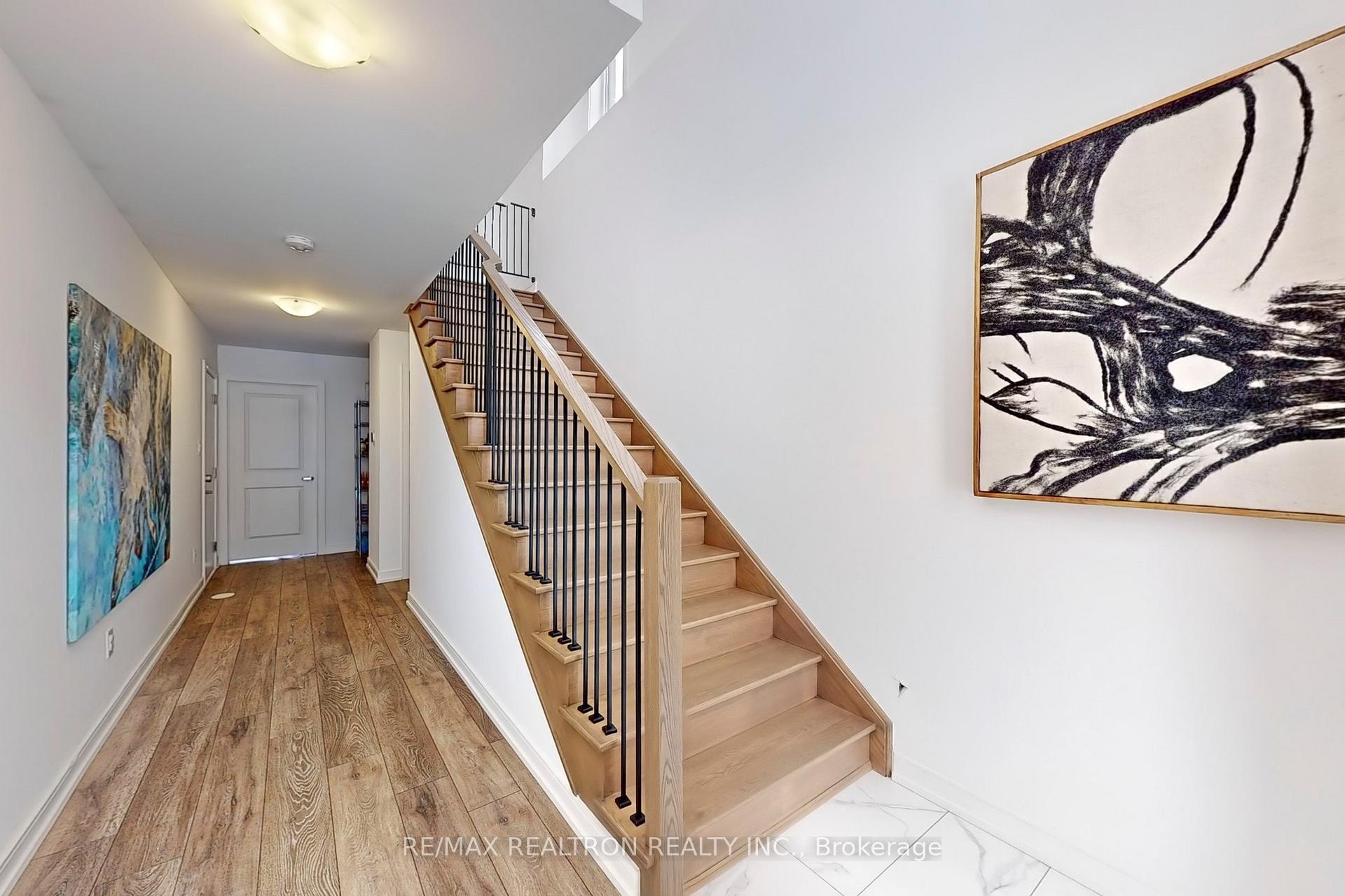 Photo 6 of 38 Blue Forest Crescent, Barrie, Innis-Shore — HOMEH