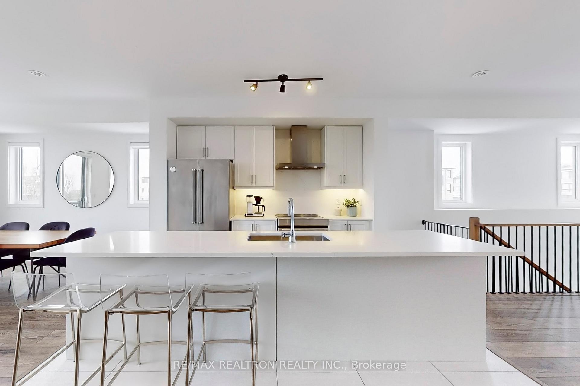 Photo 11 of 38 Blue Forest Crescent, Barrie, Innis-Shore — HOMEH