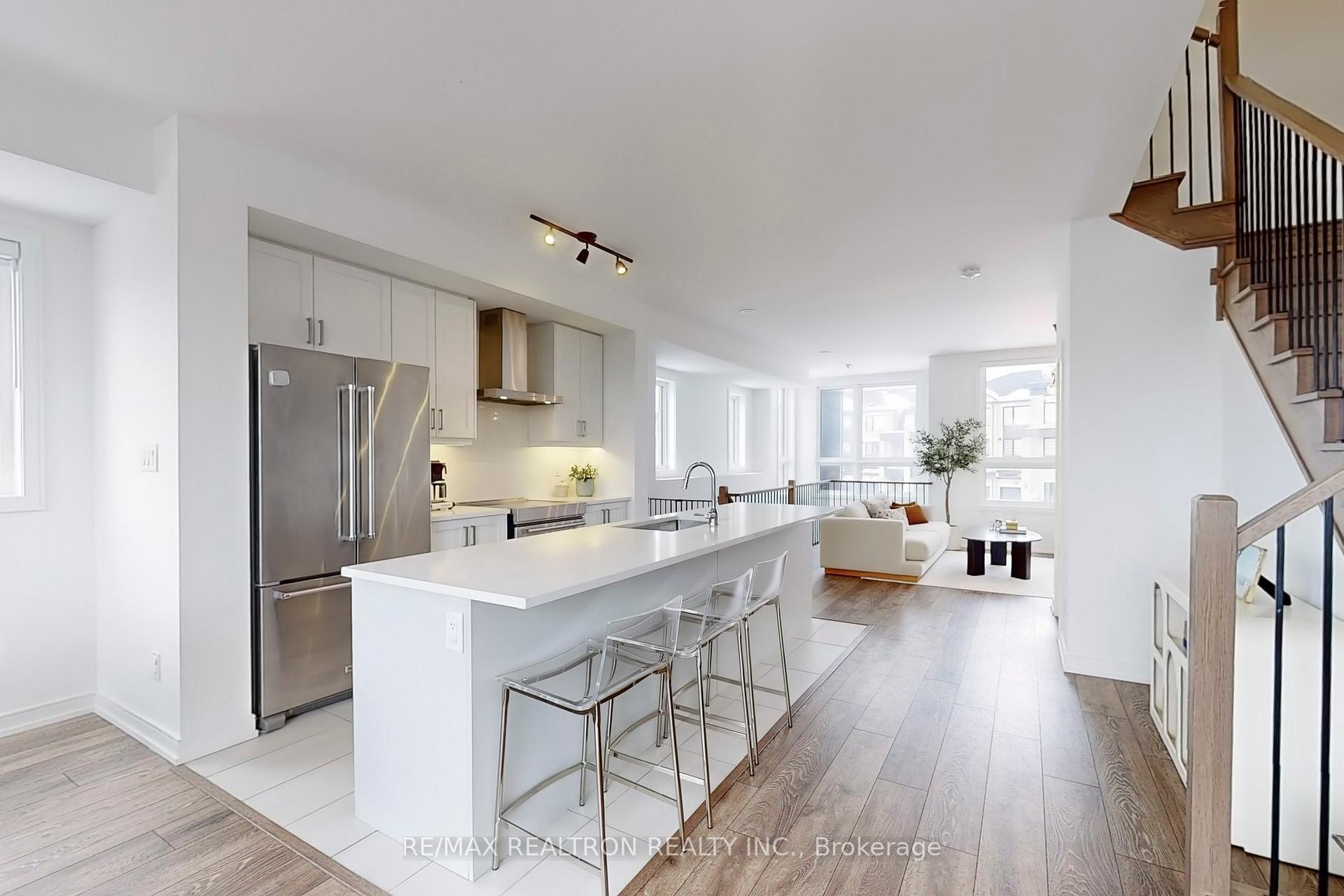 Photo 13 of 38 Blue Forest Crescent, Barrie, Innis-Shore — HOMEH