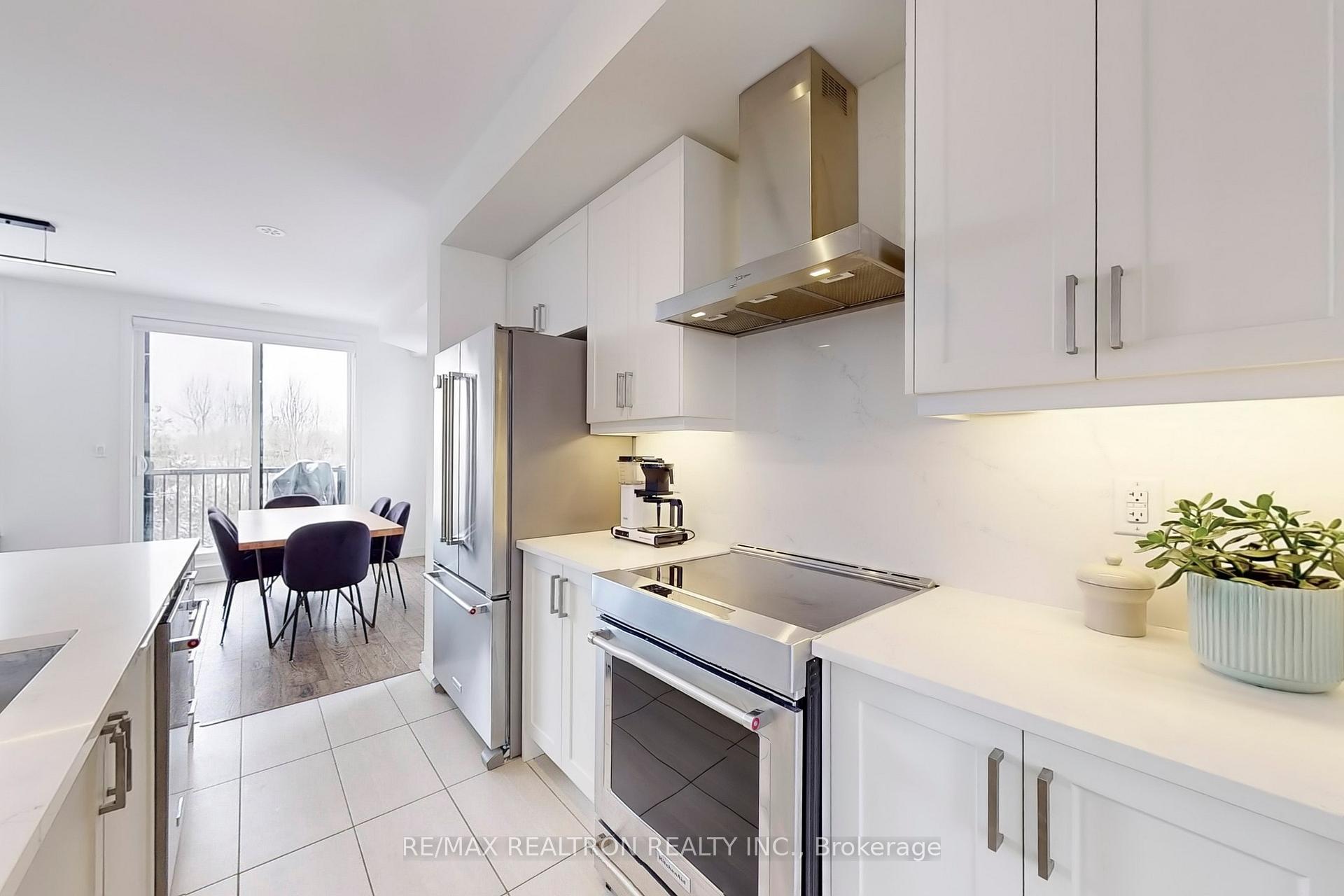 Photo 14 of 38 Blue Forest Crescent, Barrie, Innis-Shore — HOMEH