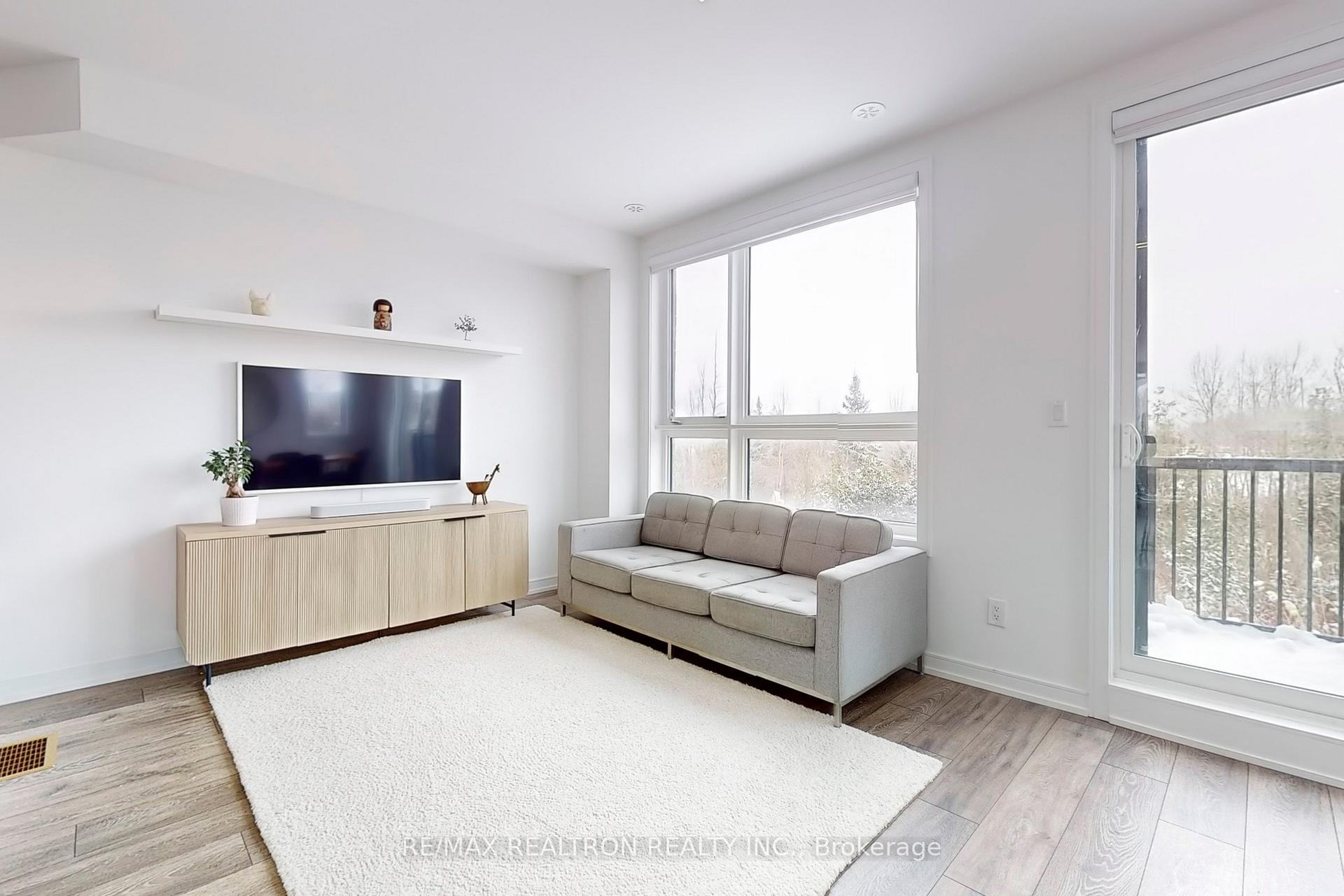 Photo 16 of 38 Blue Forest Crescent, Barrie, Innis-Shore — HOMEH