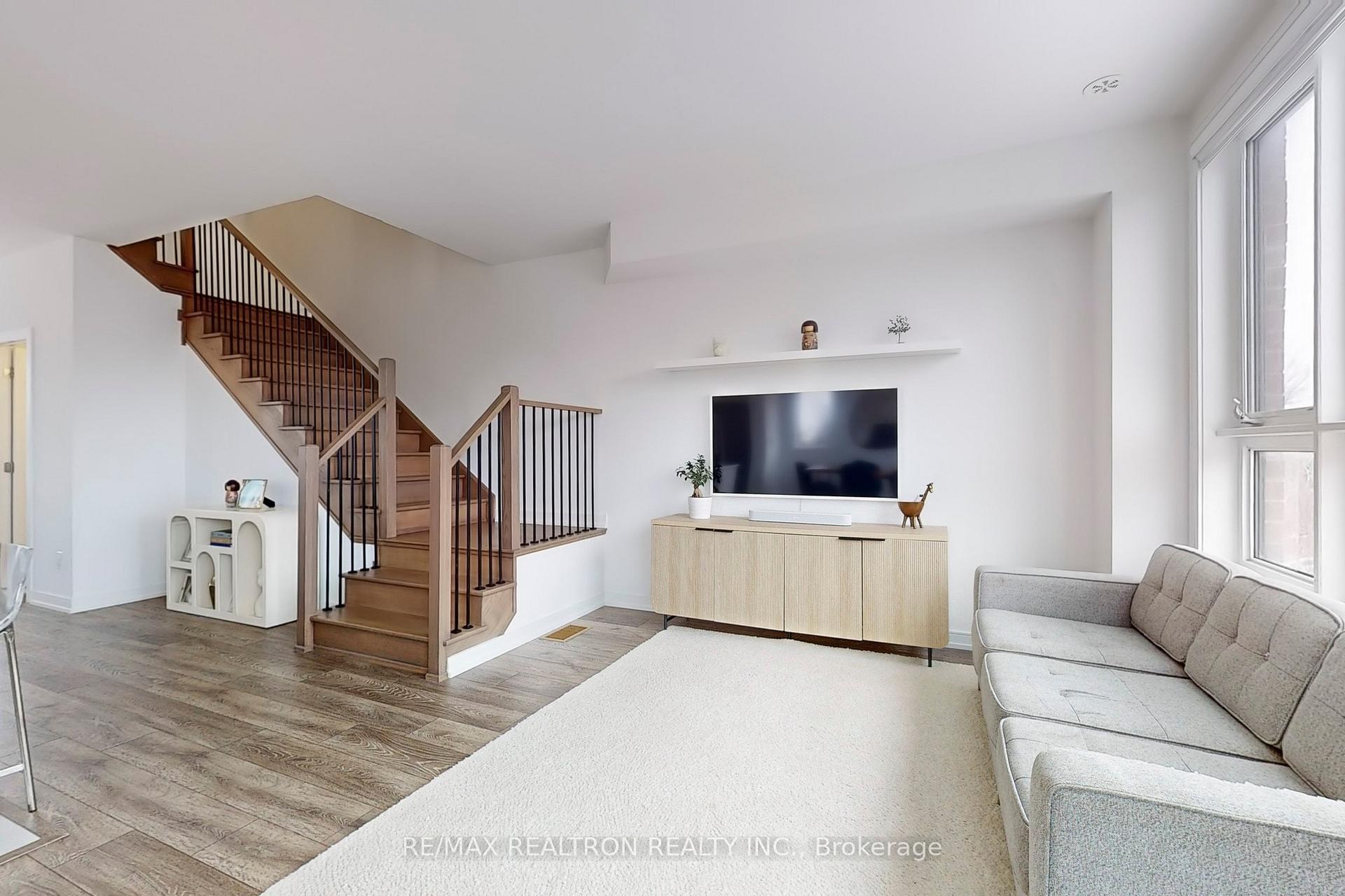 Photo 19 of 38 Blue Forest Crescent, Barrie, Innis-Shore — HOMEH