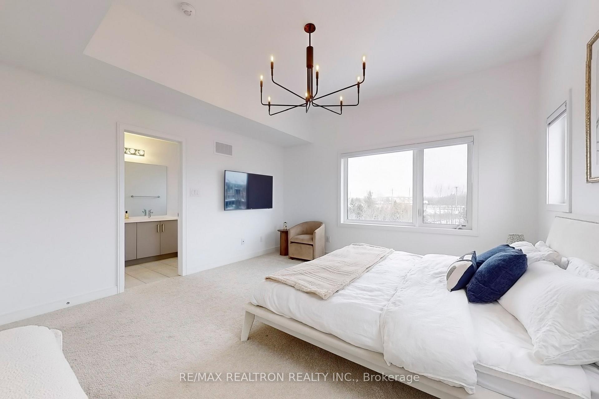 Photo 21 of 38 Blue Forest Crescent, Barrie, Innis-Shore — HOMEH