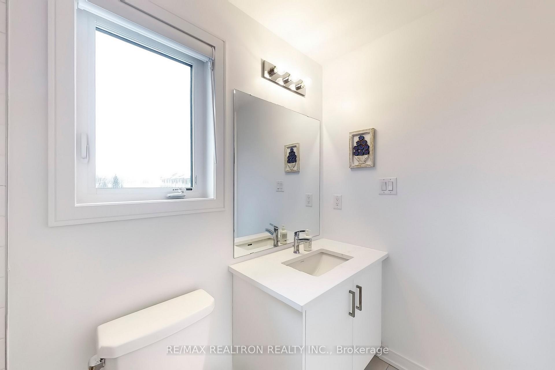 Photo 30 of 38 Blue Forest Crescent, Barrie, Innis-Shore — HOMEH