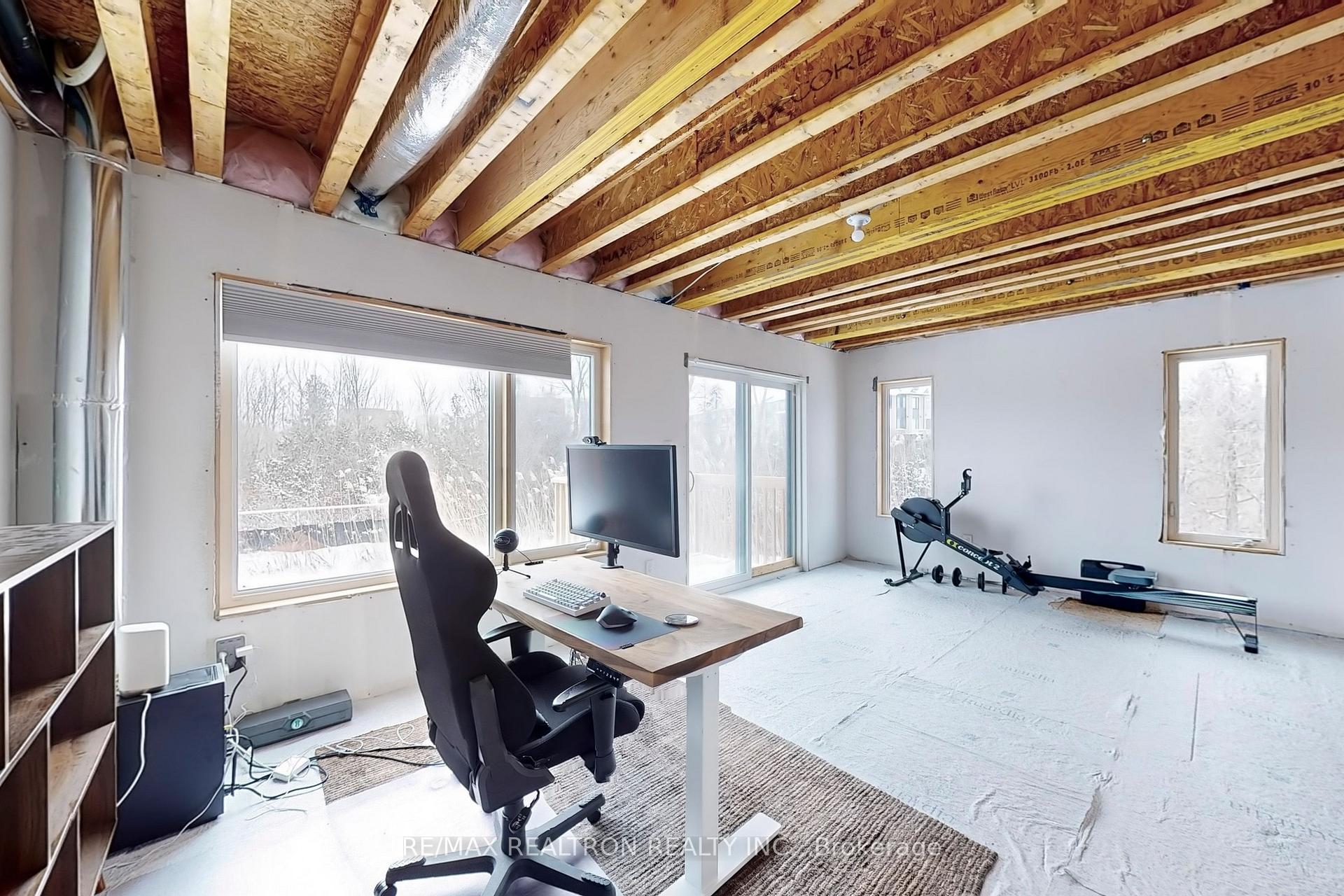 Photo 34 of 38 Blue Forest Crescent, Barrie, Innis-Shore — HOMEH
