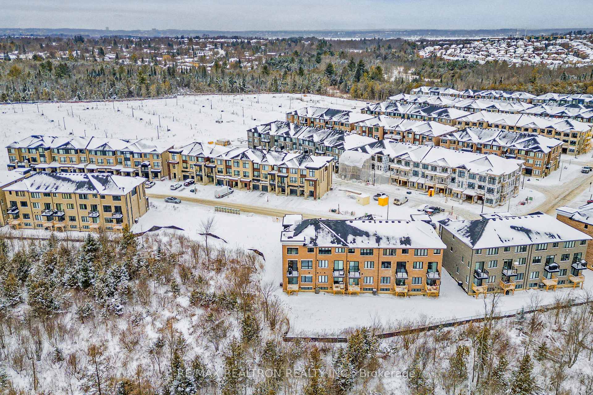 Photo 40 of 38 Blue Forest Crescent, Barrie, Innis-Shore — HOMEH