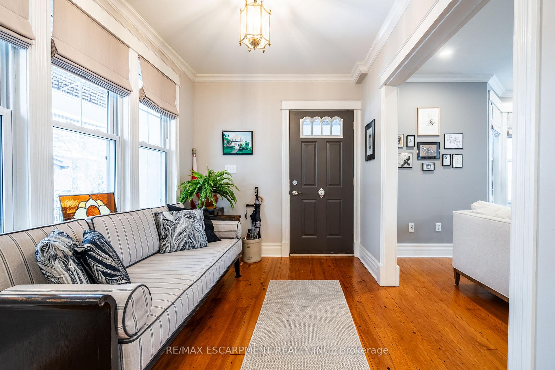 Photo 4 of 511 Martha Street, Burlington, Brant — HOMEH