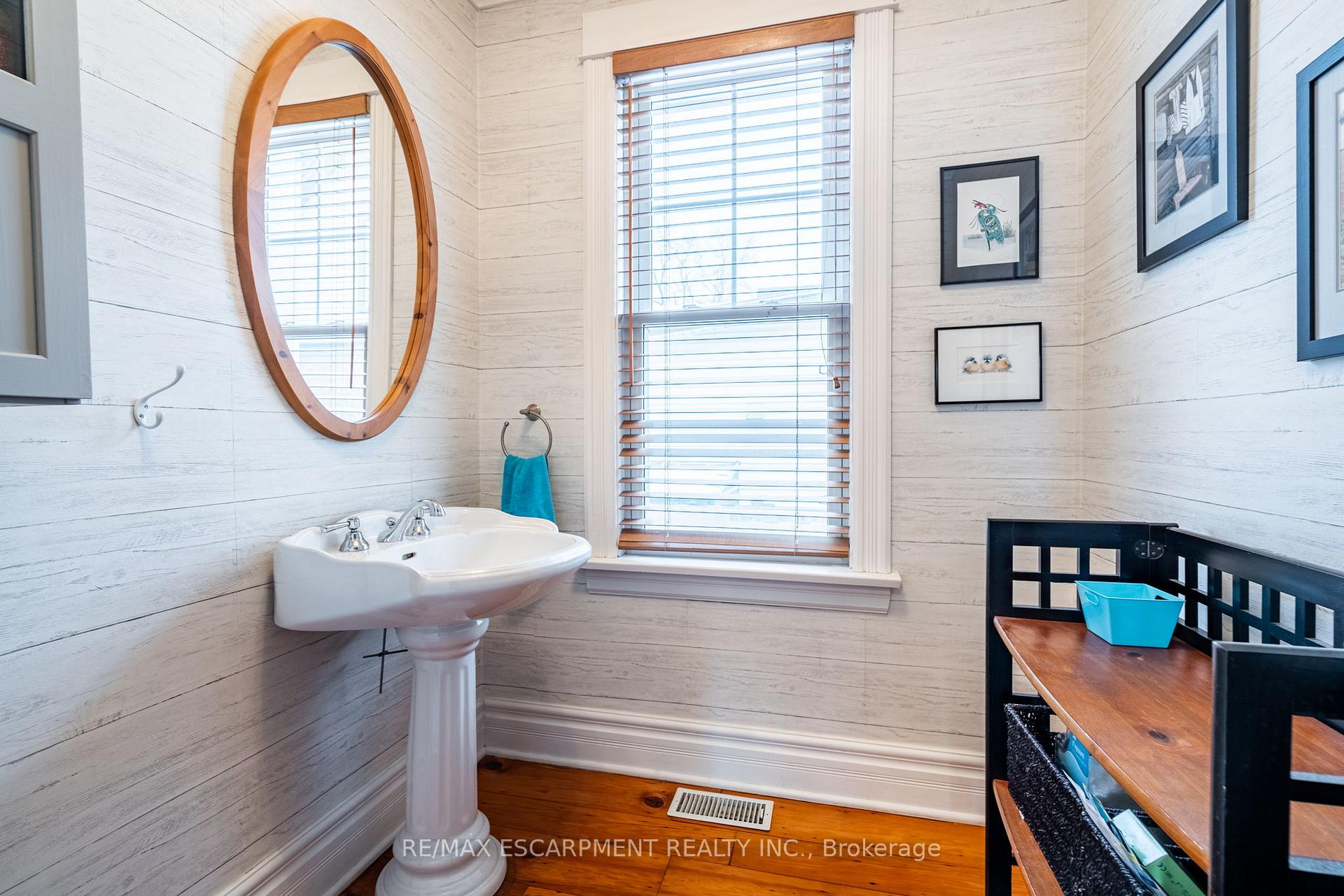 Photo 15 of 511 Martha Street, Burlington, Brant — HOMEH
