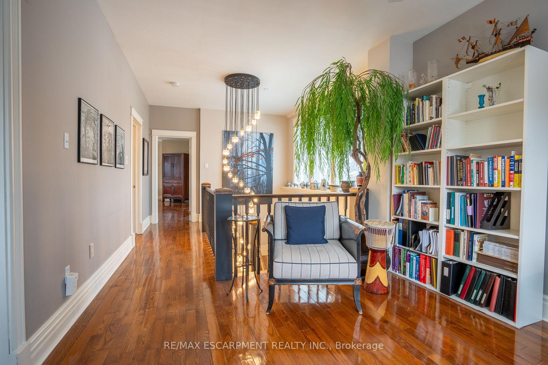 Photo 19 of 511 Martha Street, Burlington, Brant — HOMEH