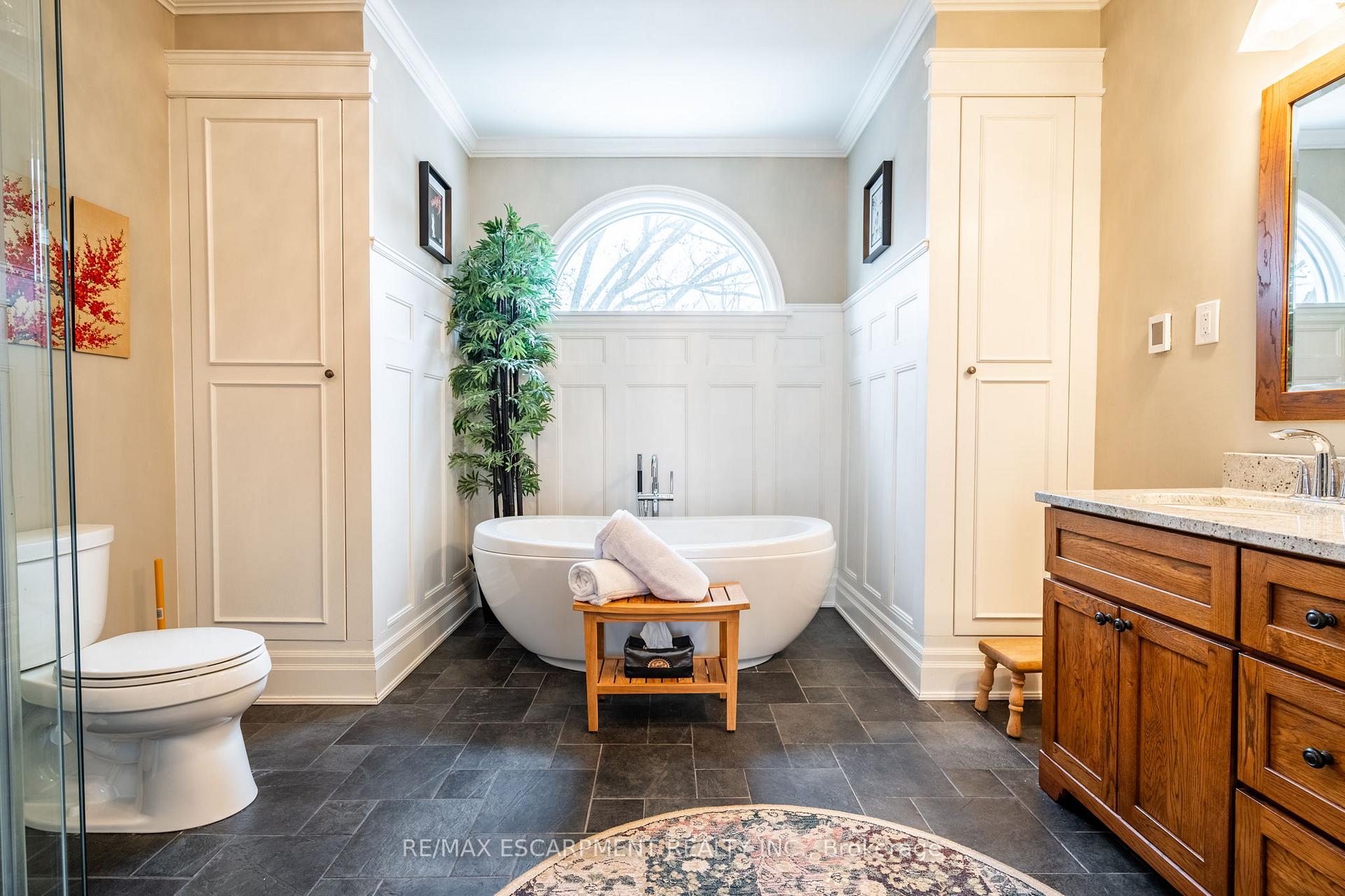 Photo 21 of 511 Martha Street, Burlington, Brant — HOMEH