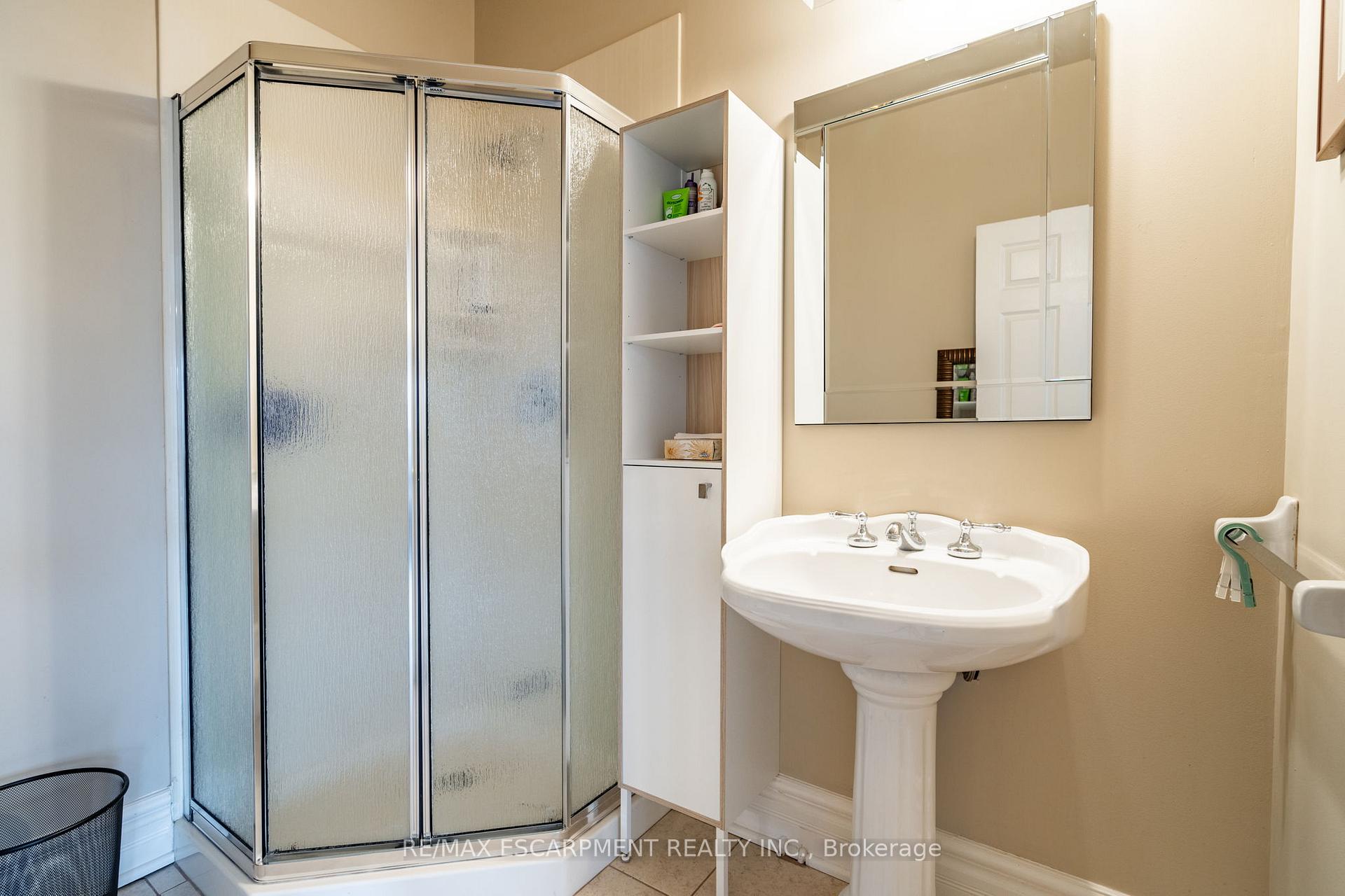 Photo 25 of 511 Martha Street, Burlington, Brant — HOMEH
