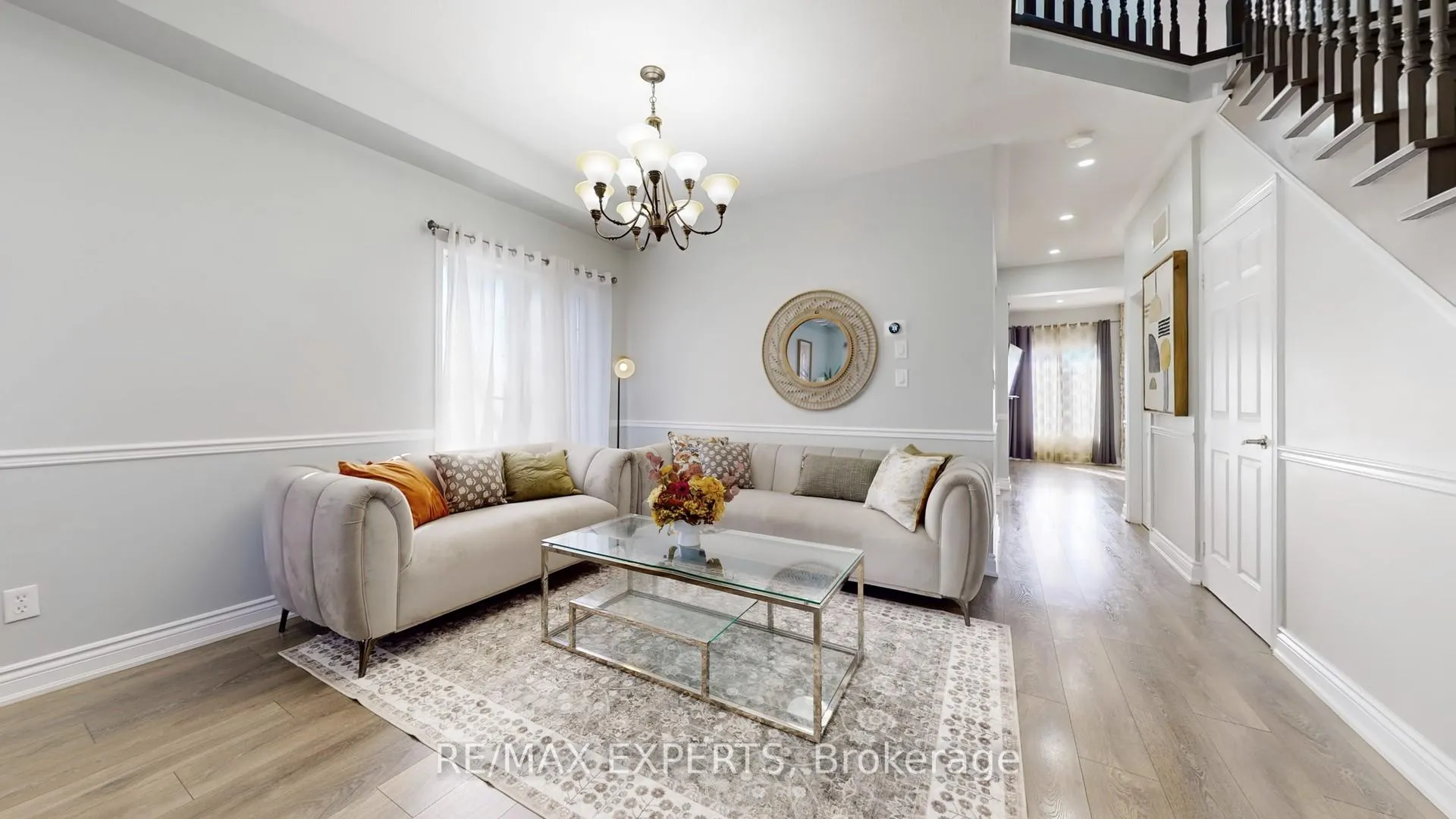 Photo 4 of 2 Personna Circle, Brampton, Credit Valley — HOMEH