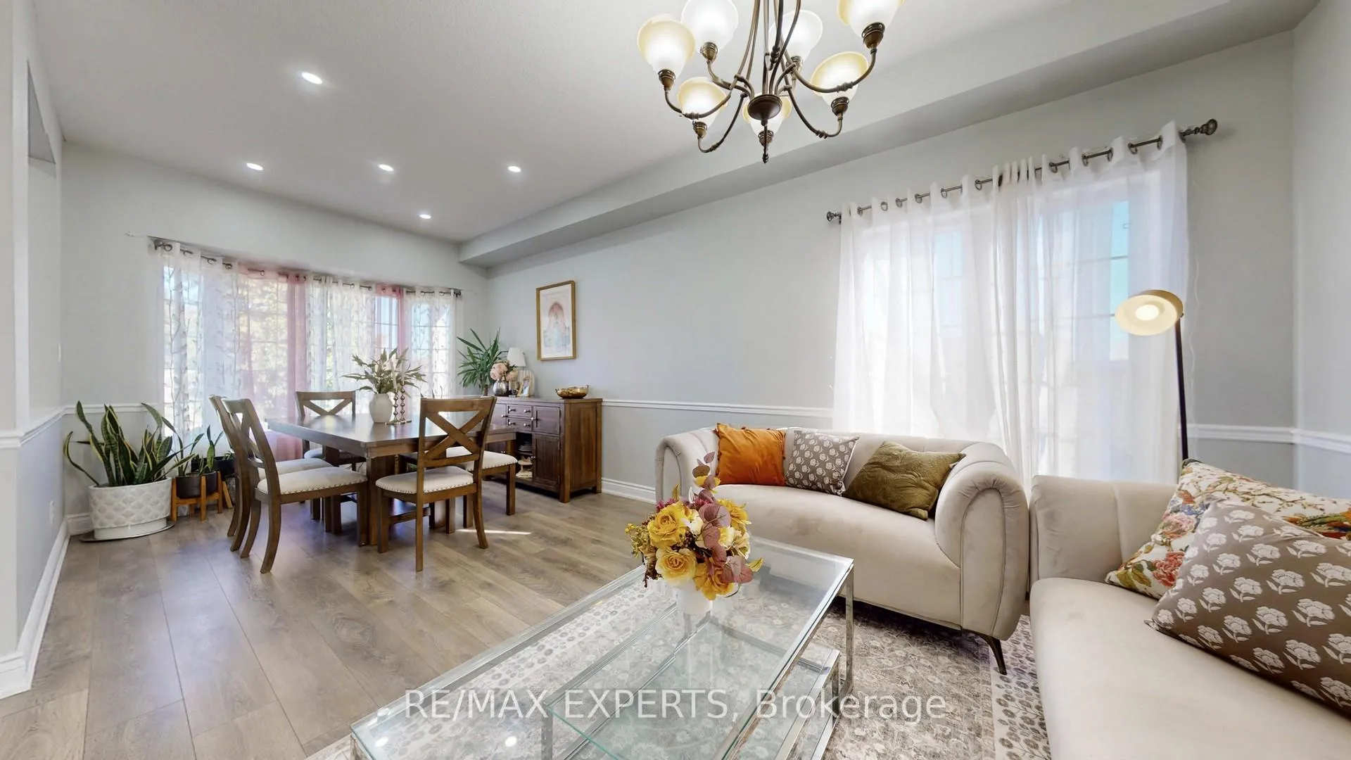 Photo 5 of 2 Personna Circle, Brampton, Credit Valley — HOMEH