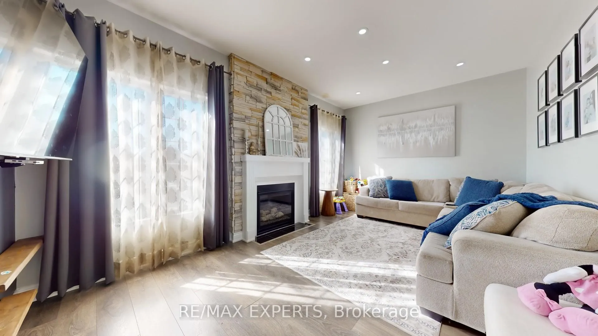 Photo 6 of 2 Personna Circle, Brampton, Credit Valley — HOMEH
