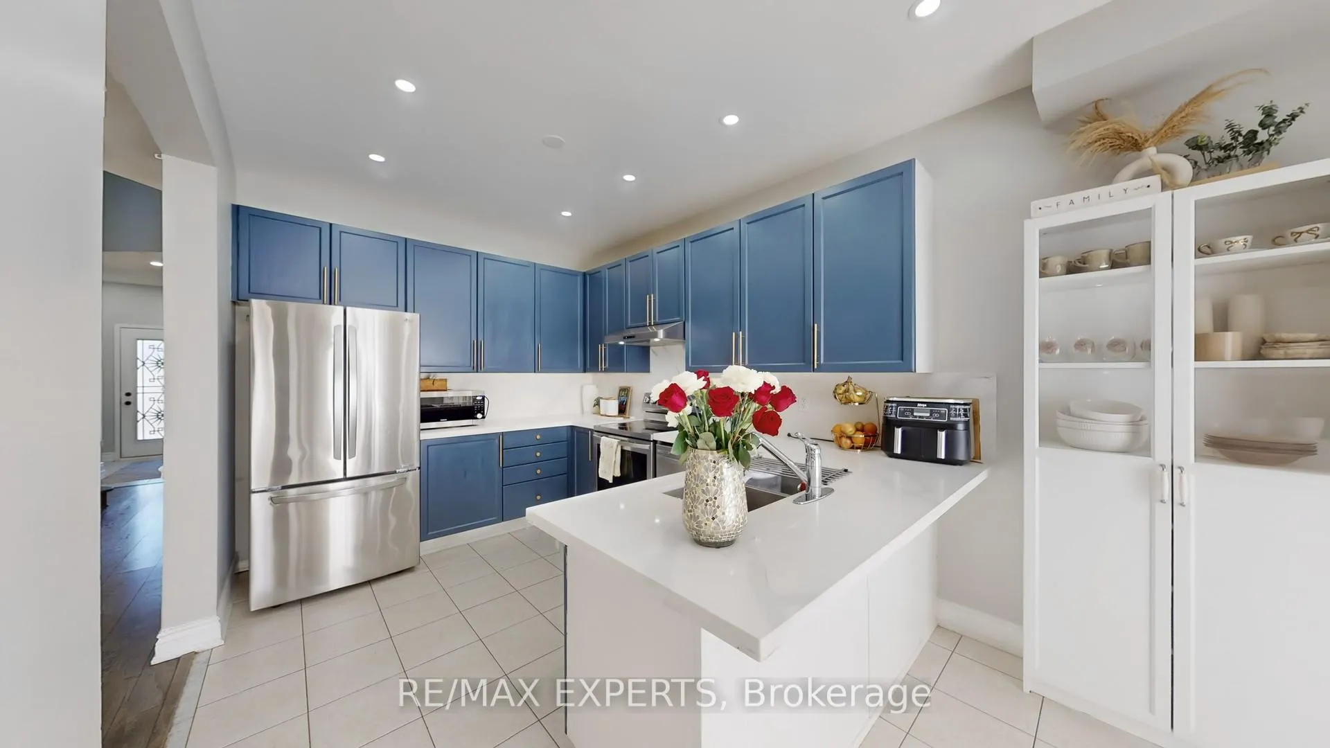 Photo 11 of 2 Personna Circle, Brampton, Credit Valley — HOMEH