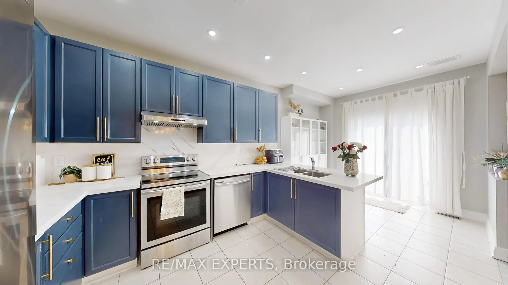 Photo 12 of 2 Personna Circle, Brampton, Credit Valley — HOMEH