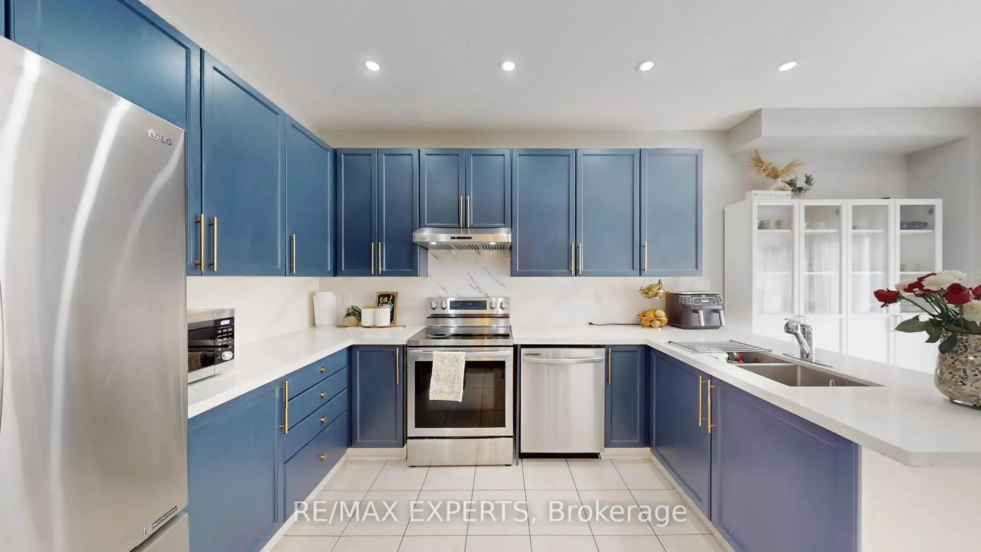 Photo 13 of 2 Personna Circle, Brampton, Credit Valley — HOMEH