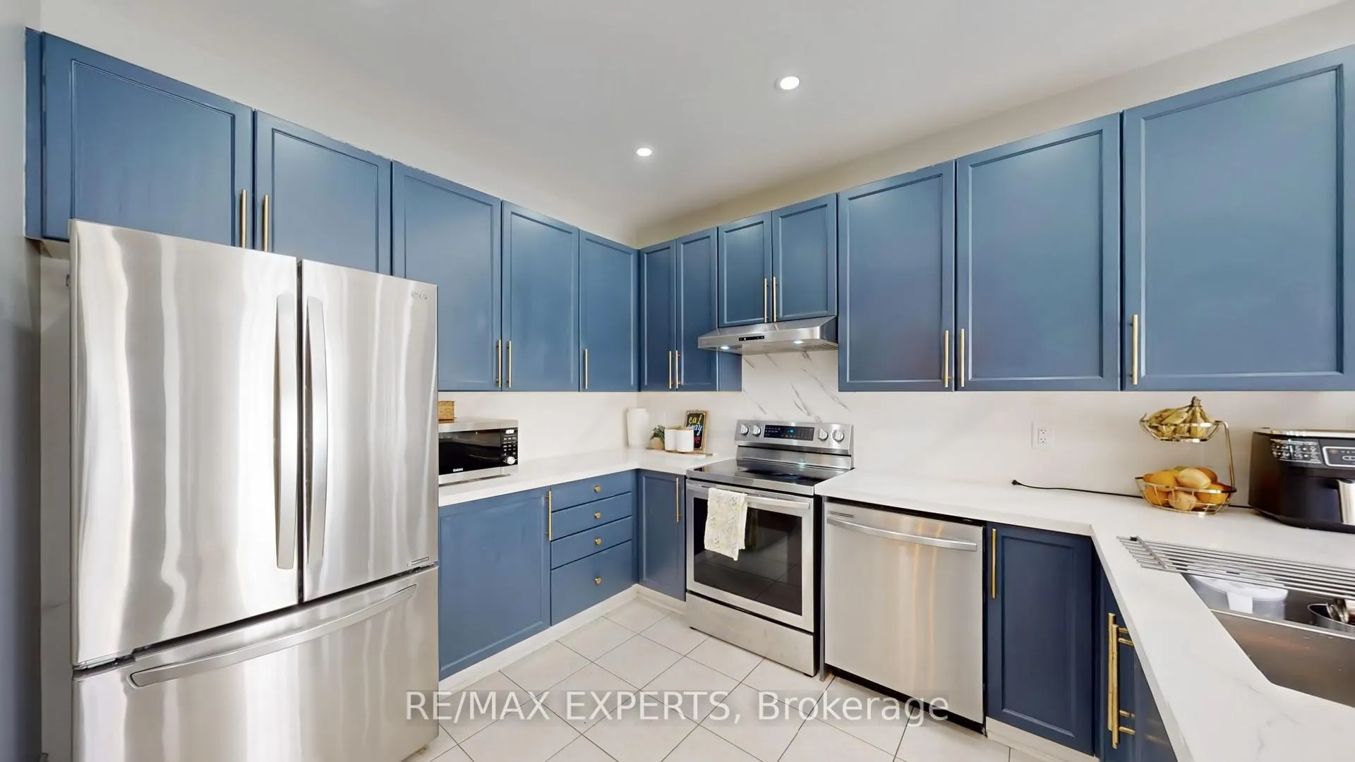 Photo 14 of 2 Personna Circle, Brampton, Credit Valley — HOMEH