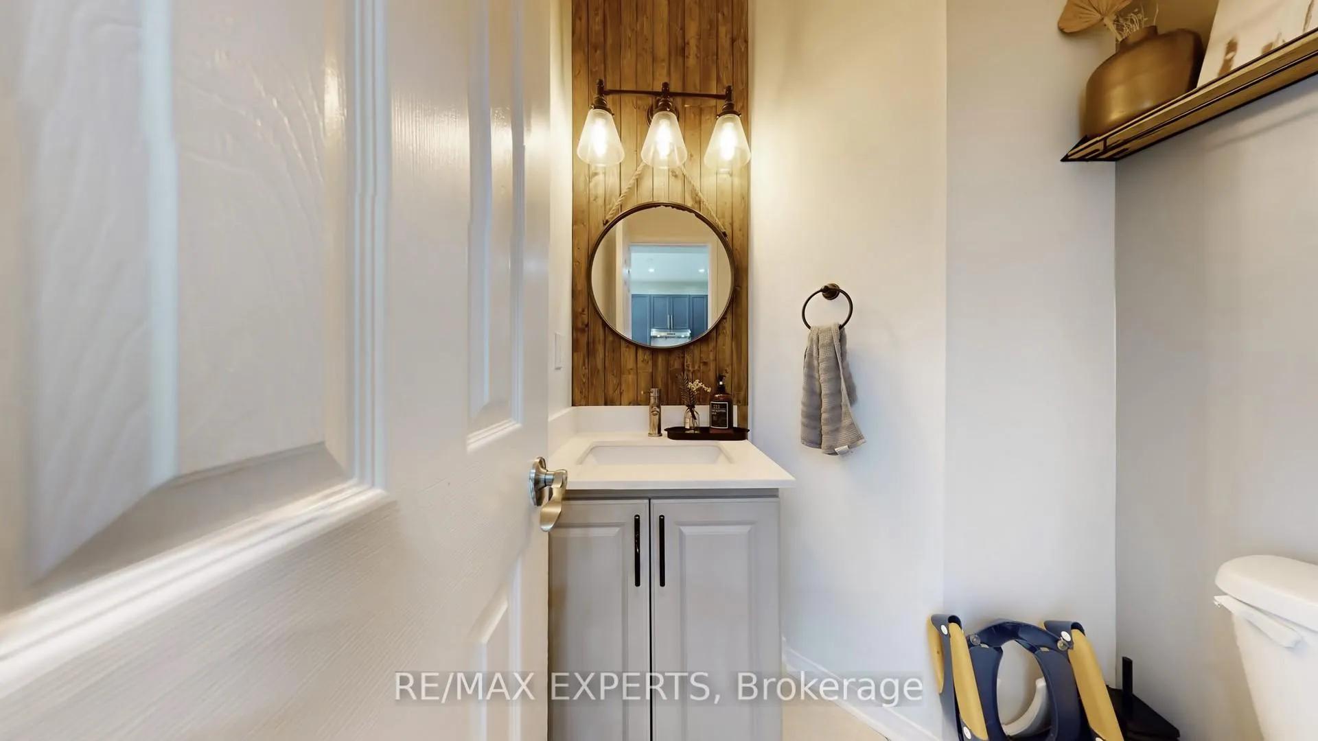 Photo 17 of 2 Personna Circle, Brampton, Credit Valley — HOMEH
