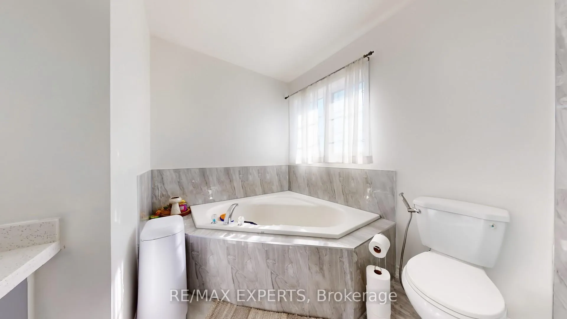 Photo 22 of 2 Personna Circle, Brampton, Credit Valley — HOMEH