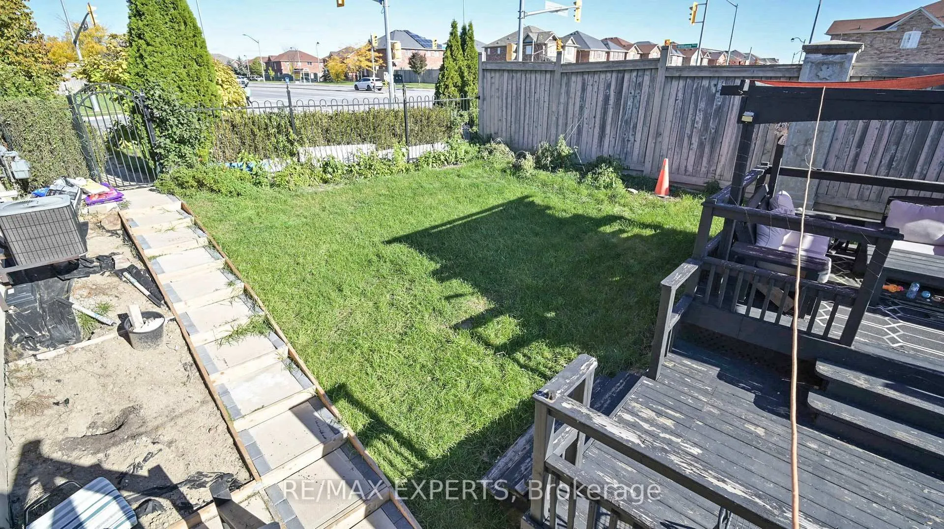 Photo 35 of 2 Personna Circle, Brampton, Credit Valley — HOMEH