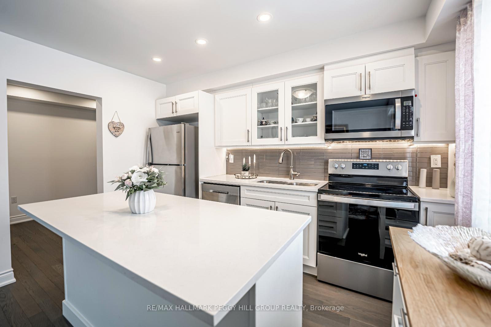 Photo 3 of 16 Andean Lane, Barrie, Rural Barrie Southwest — HOMEH