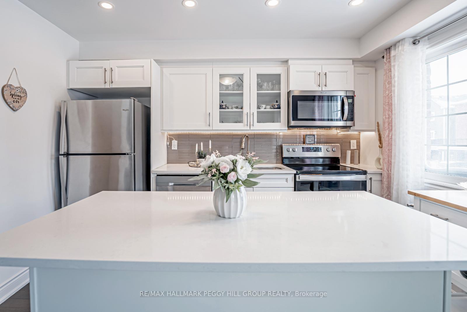 Photo 4 of 16 Andean Lane, Barrie, Rural Barrie Southwest — HOMEH