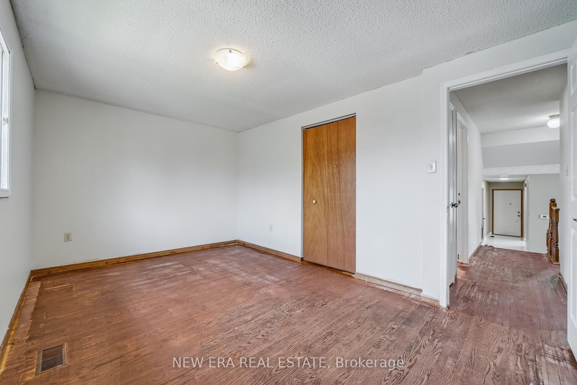 Photo 14 of 3 Envoy Boulevard, Hamilton, Stoney Creek — HOMEH