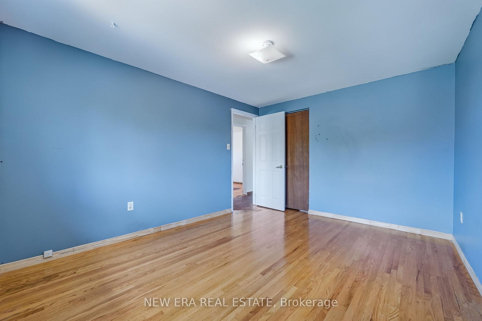 Photo 18 of 3 Envoy Boulevard, Hamilton, Stoney Creek — HOMEH