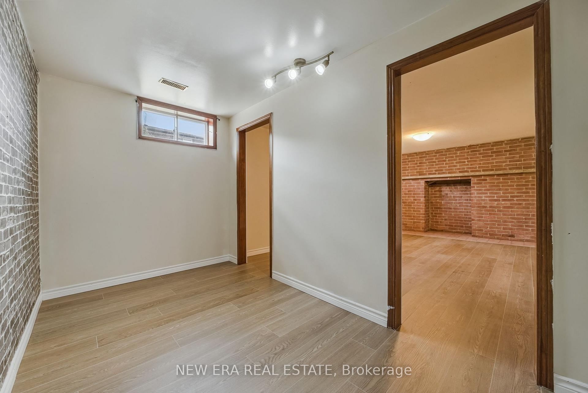 Photo 24 of 3 Envoy Boulevard, Hamilton, Stoney Creek — HOMEH