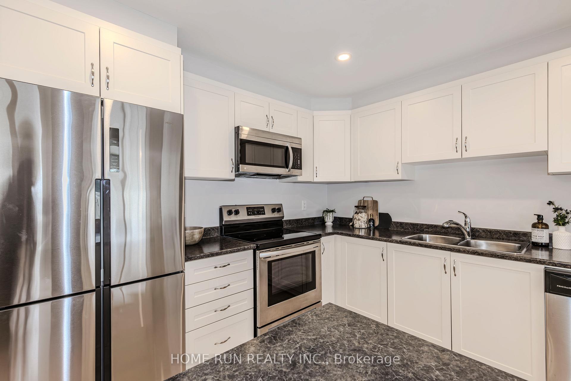 Photo 10 of 272 Brassy Minnow Crescent, Ottawa, Barrhaven - Half Moon Bay — HOMEH